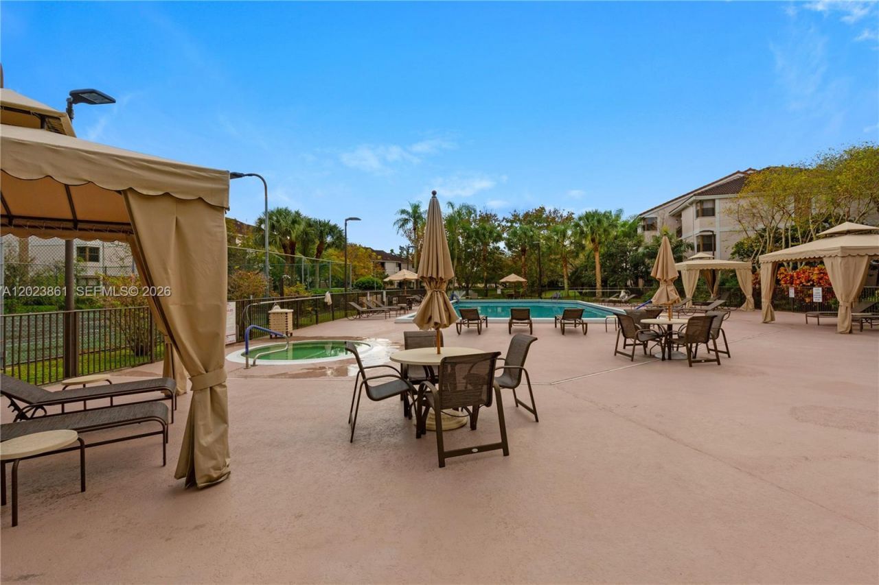 10105 W Sunrise Blvd , Unit 306, Plantation, FL 33322 Photo