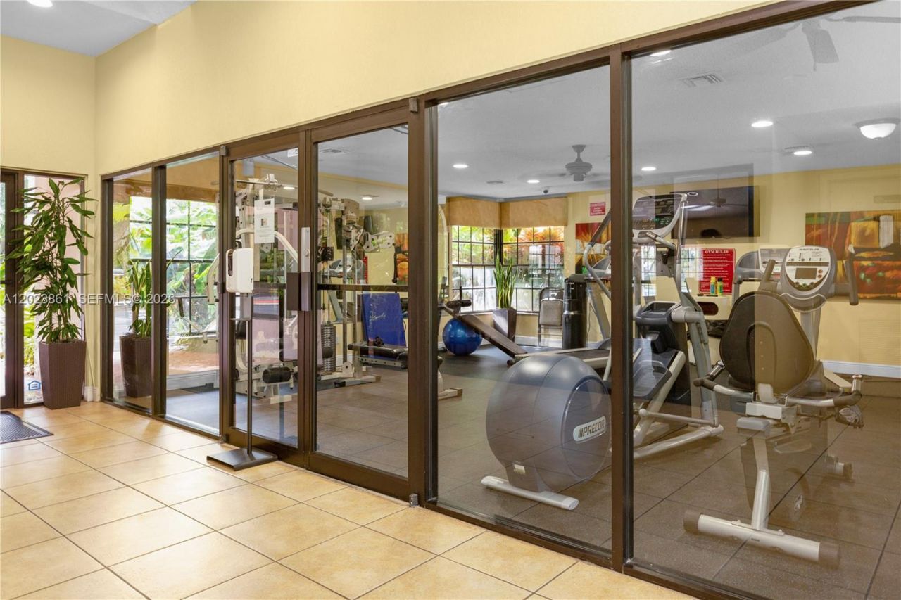 10105 W Sunrise Blvd , Unit 306, Plantation, FL 33322 Photo