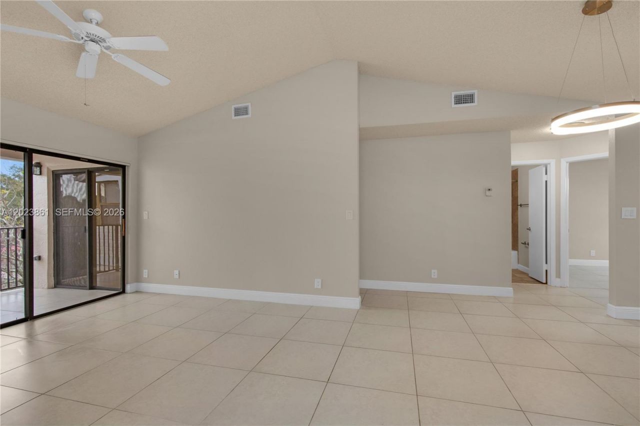 10105 W Sunrise Blvd , Unit 306, Plantation, FL 33322 Photo