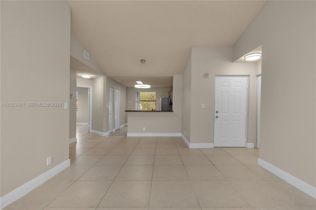 10105 W Sunrise Blvd , Unit 306, Plantation, FL 33322 Photo