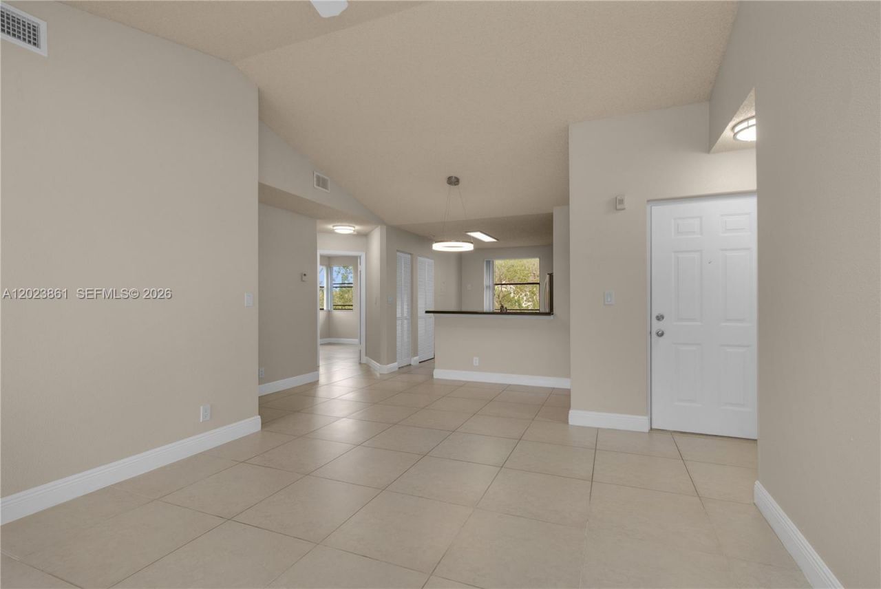 10105 W Sunrise Blvd , Unit 306, Plantation, FL 33322 Photo