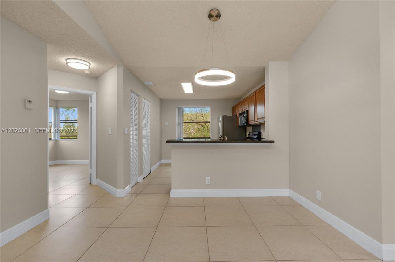 10105 W Sunrise Blvd , Unit 306, Plantation, FL 33322 Photo