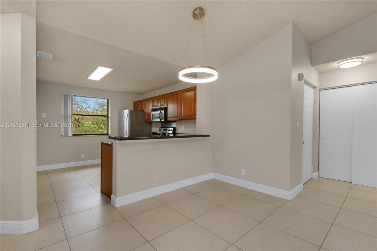 10105 W Sunrise Blvd , Unit 306, Plantation, FL 33322 Photo