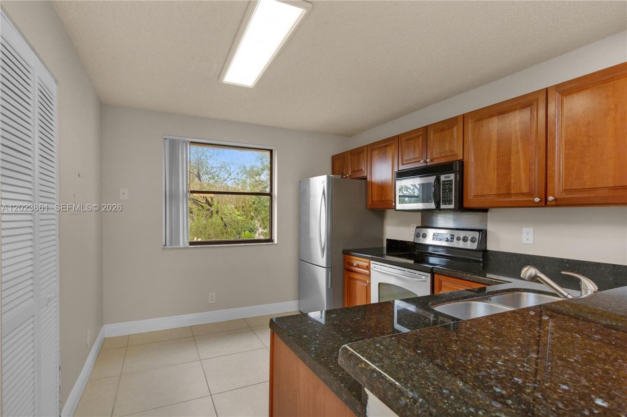 10105 W Sunrise Blvd , Unit 306, Plantation, FL 33322 Photo
