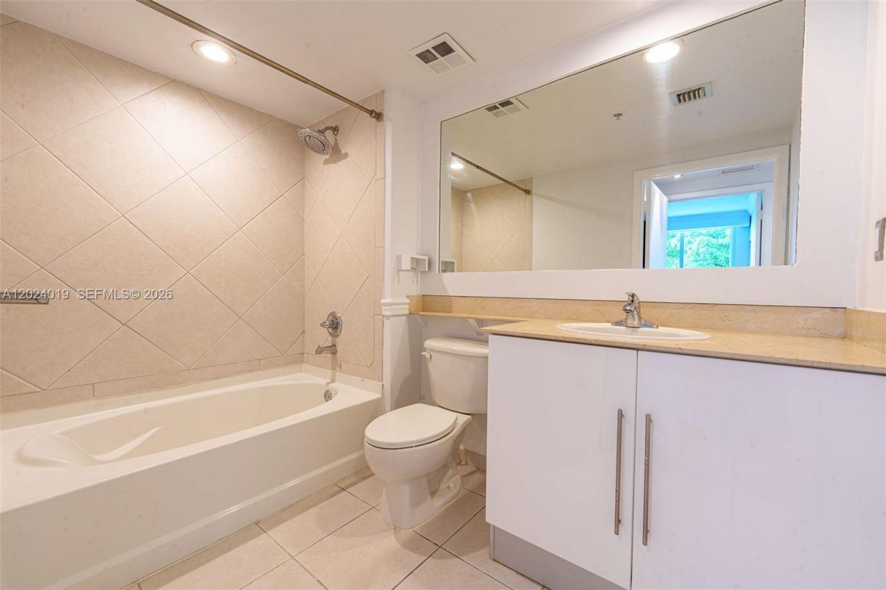 335 S Biscayne Blvd, Unit 802, Miami, FL 33131 Photo