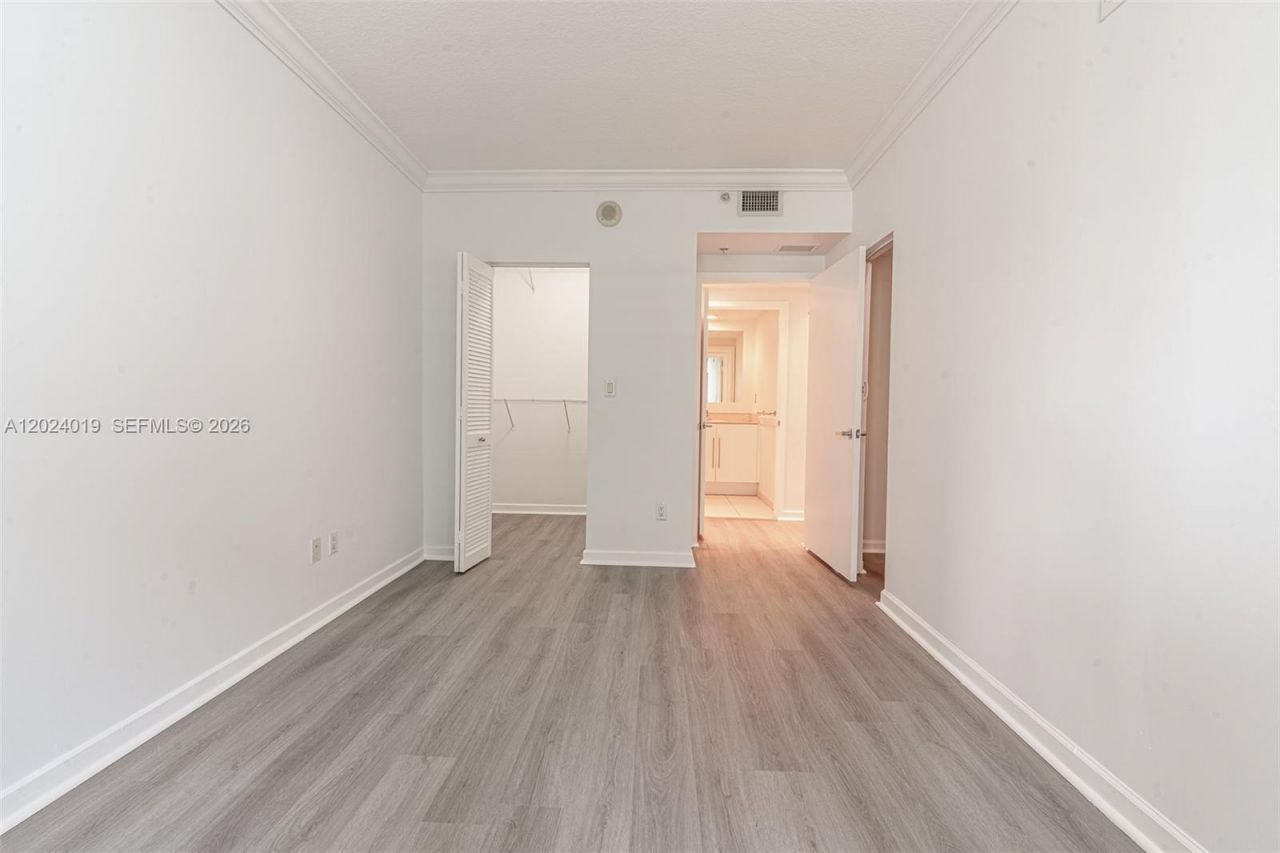 335 S Biscayne Blvd, Unit 802, Miami, FL 33131 Photo