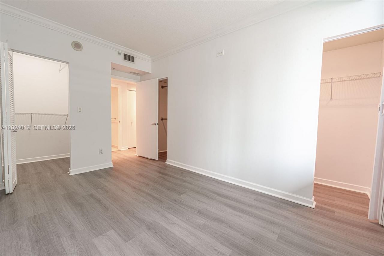 335 S Biscayne Blvd, Unit 802, Miami, FL 33131 Photo