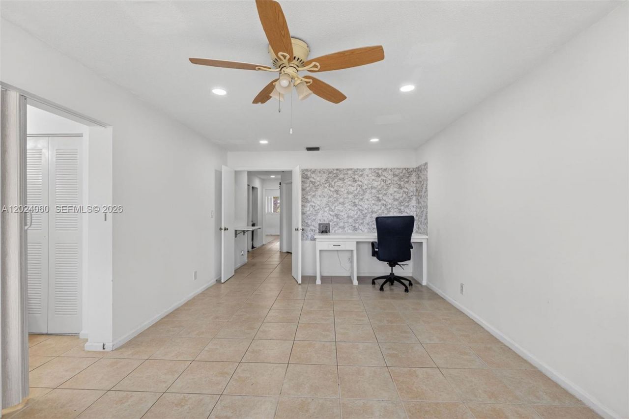 5843 Woodlands Blvd , Unit 5843, Tamarac, FL 33319 Photo