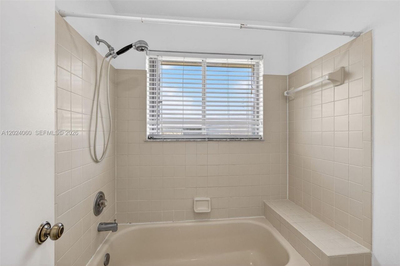 5843 Woodlands Blvd , Unit 5843, Tamarac, FL 33319 Photo