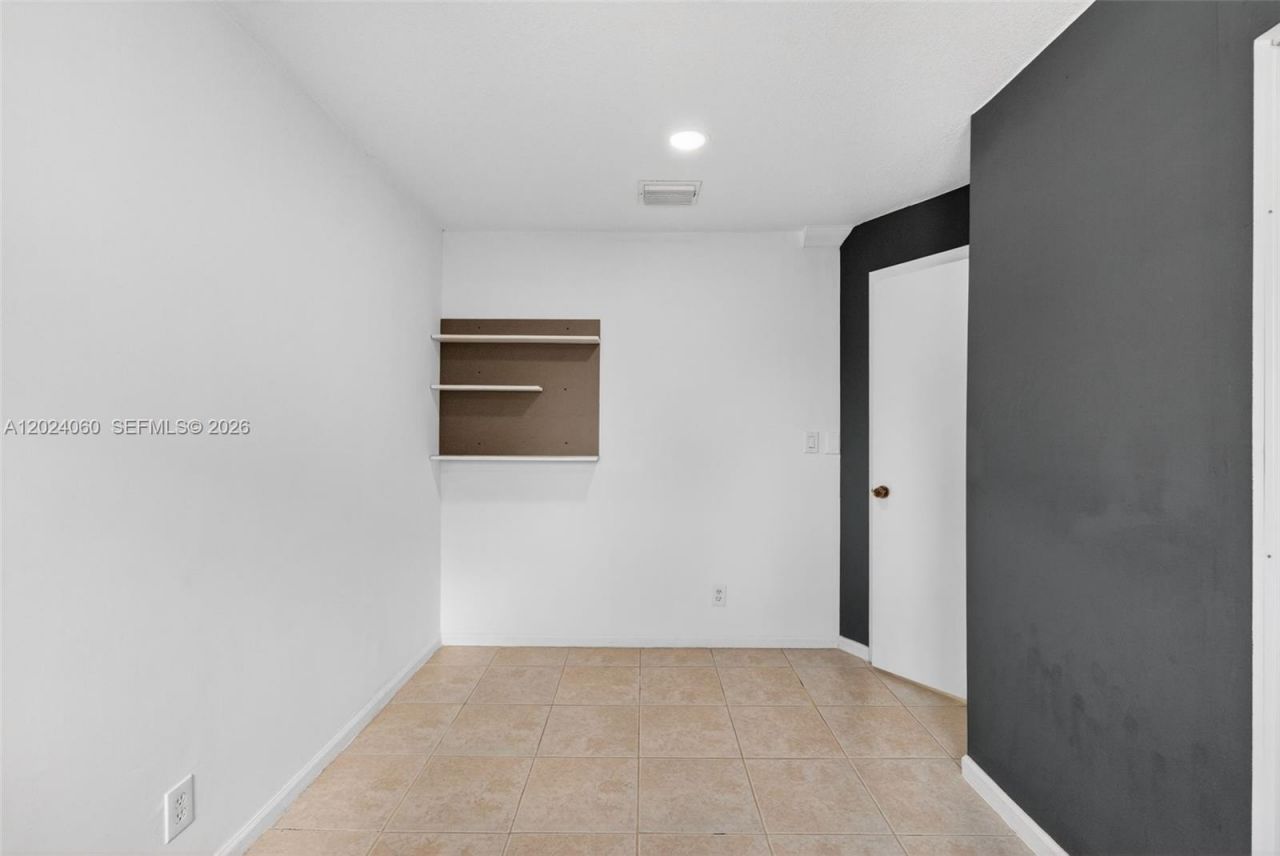 5843 Woodlands Blvd , Unit 5843, Tamarac, FL 33319 Photo