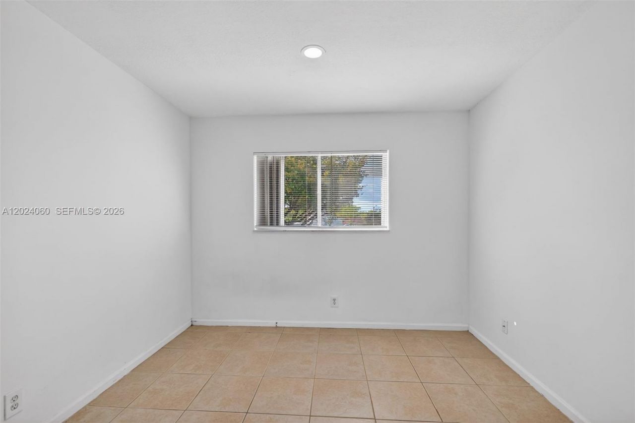 5843 Woodlands Blvd , Unit 5843, Tamarac, FL 33319 Photo