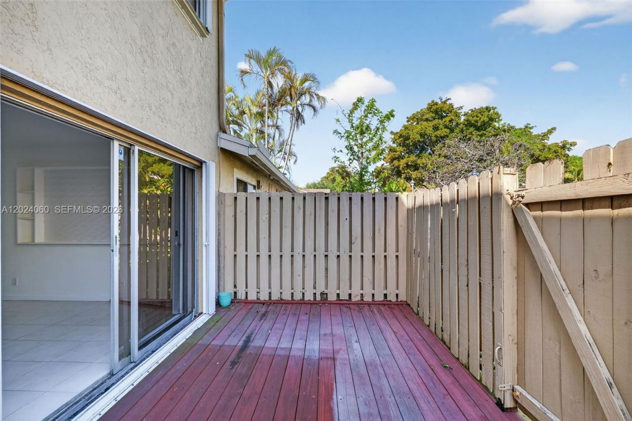 5843 Woodlands Blvd , Unit 5843, Tamarac, FL 33319 Photo