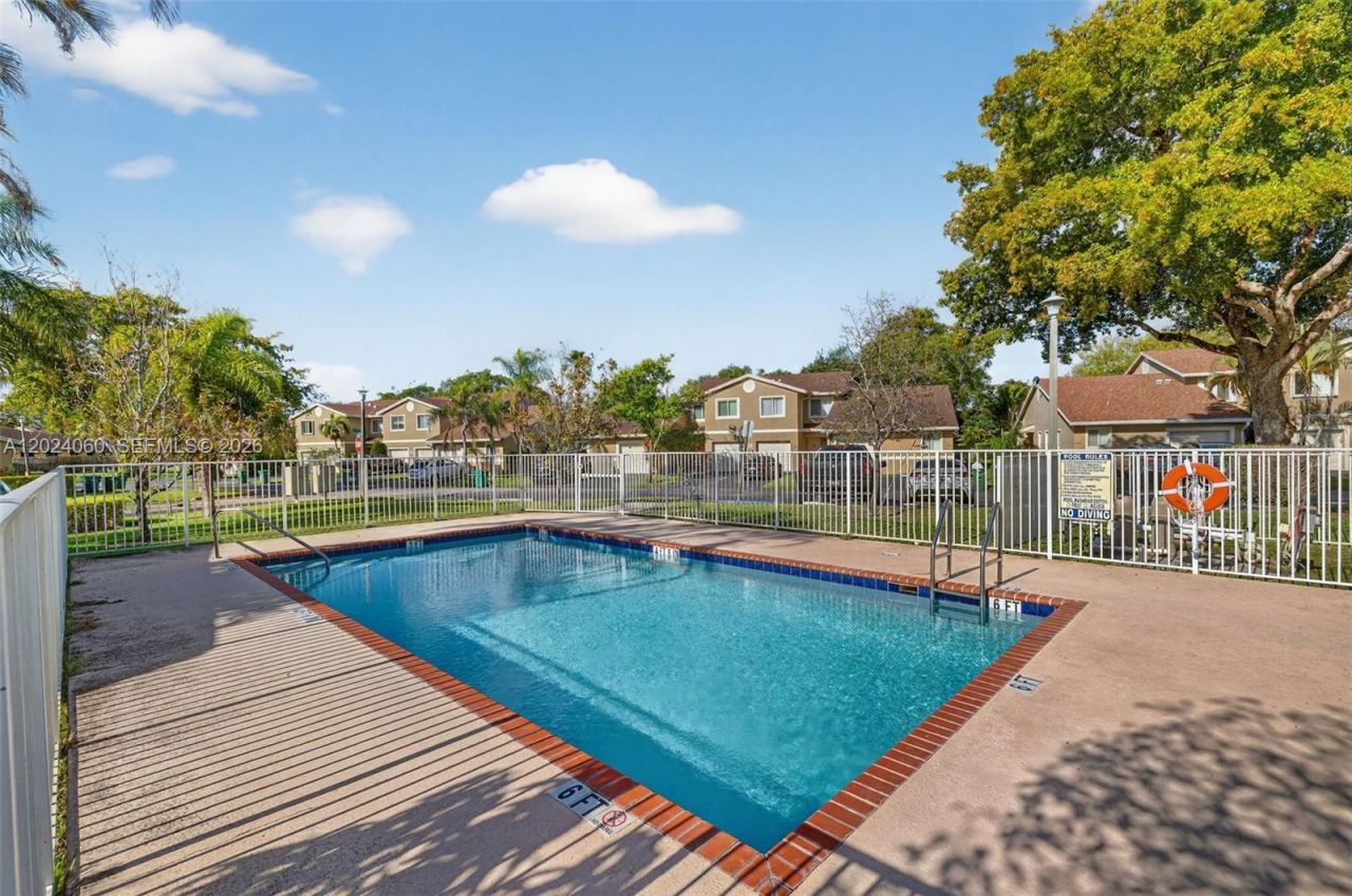 5843 Woodlands Blvd , Unit 5843, Tamarac, FL 33319 Photo