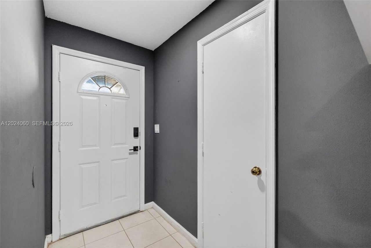 5843 Woodlands Blvd , Unit 5843, Tamarac, FL 33319 Photo