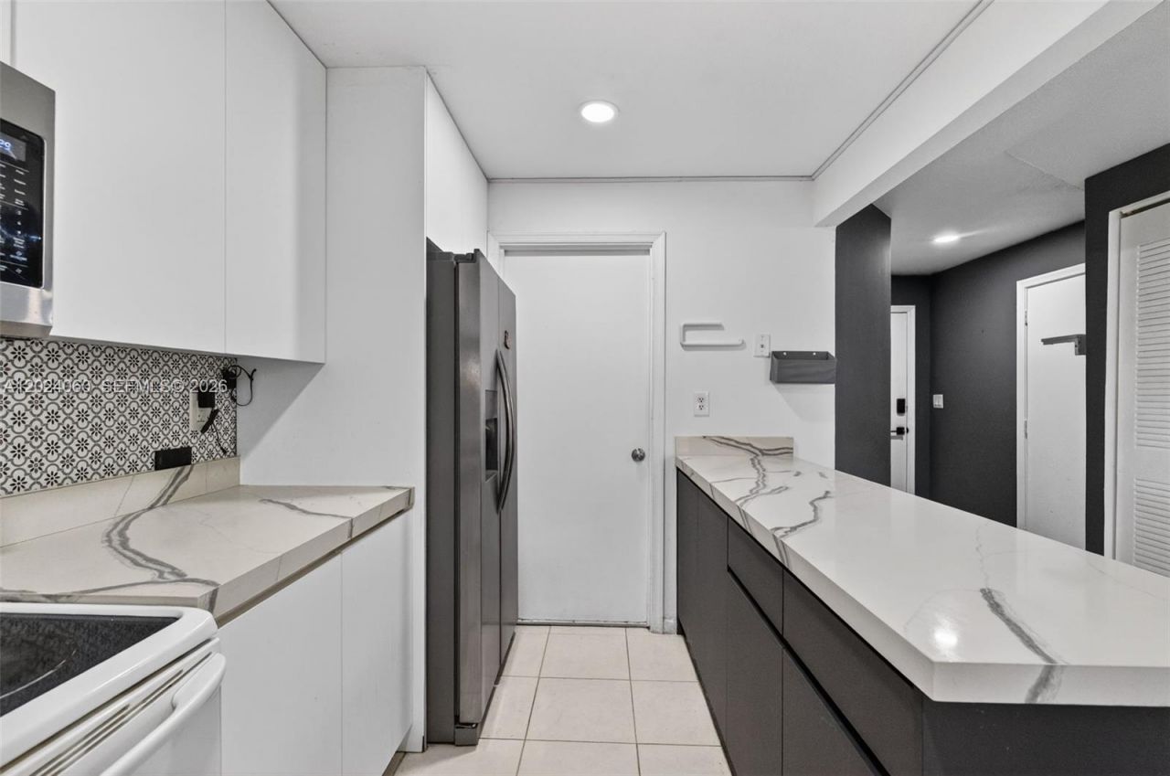 5843 Woodlands Blvd , Unit 5843, Tamarac, FL 33319 Photo