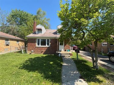 915 E 14 Mile Road, Clawson, MI 48017