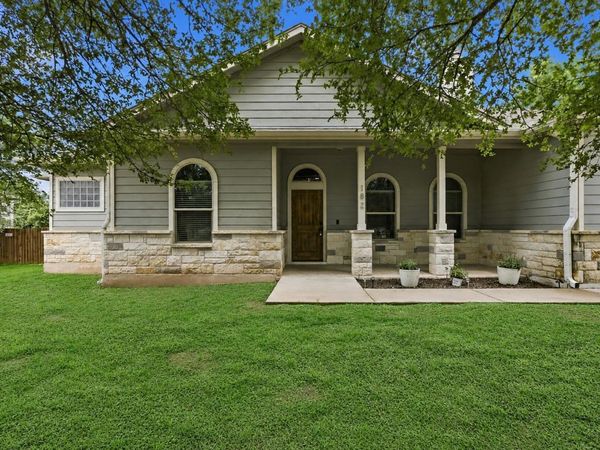 182 Waipahoehoe DR, Bastrop, TX 78602