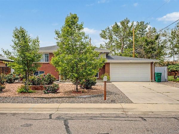 933 Newcombe Street, Lakewood, CO 80215