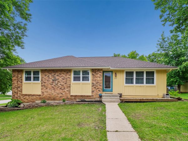 1317 E Clinton Avenue, Indianola, IA 50125