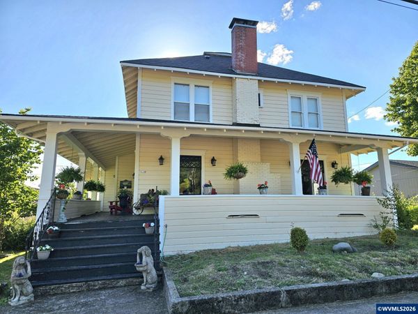 329 S 1st Av, Mill City, OR 97360