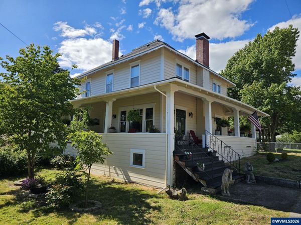 329 S 1st Av, Mill City, OR 97360