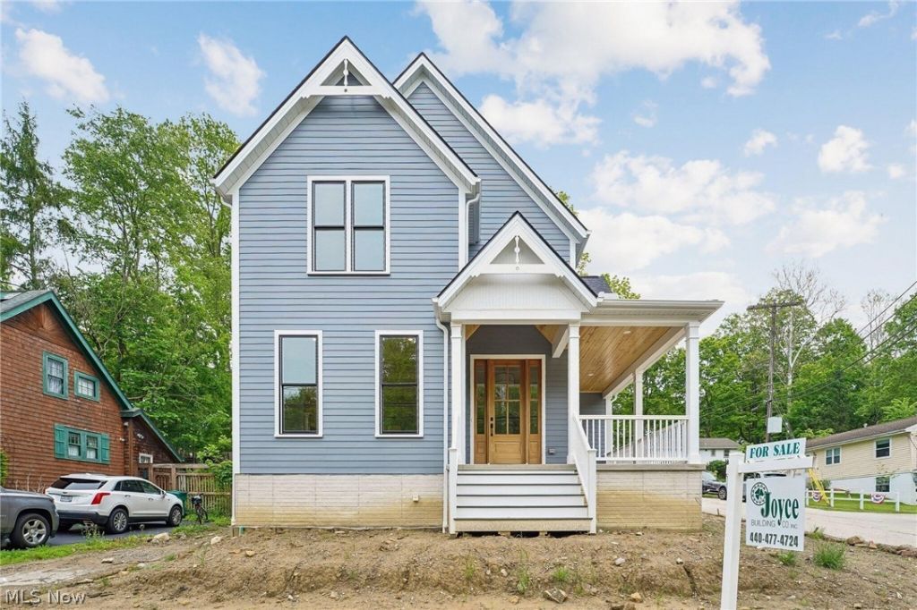 295 S Franklin Street, Chagrin Falls, OH 44022