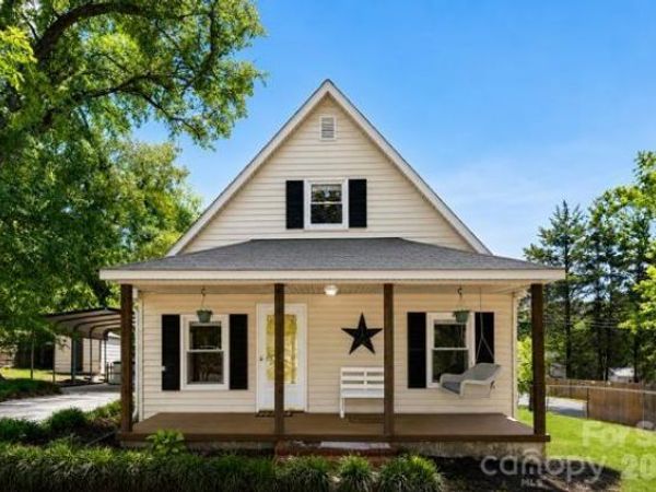 602 E Lee Avenue, Bessemer City, NC 28016
