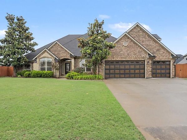 400 S Chardon Drive, Mustang, OK 73064