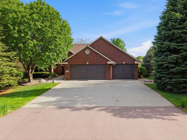 6811 E Split Rock Cir, Sioux Falls, SD 57110