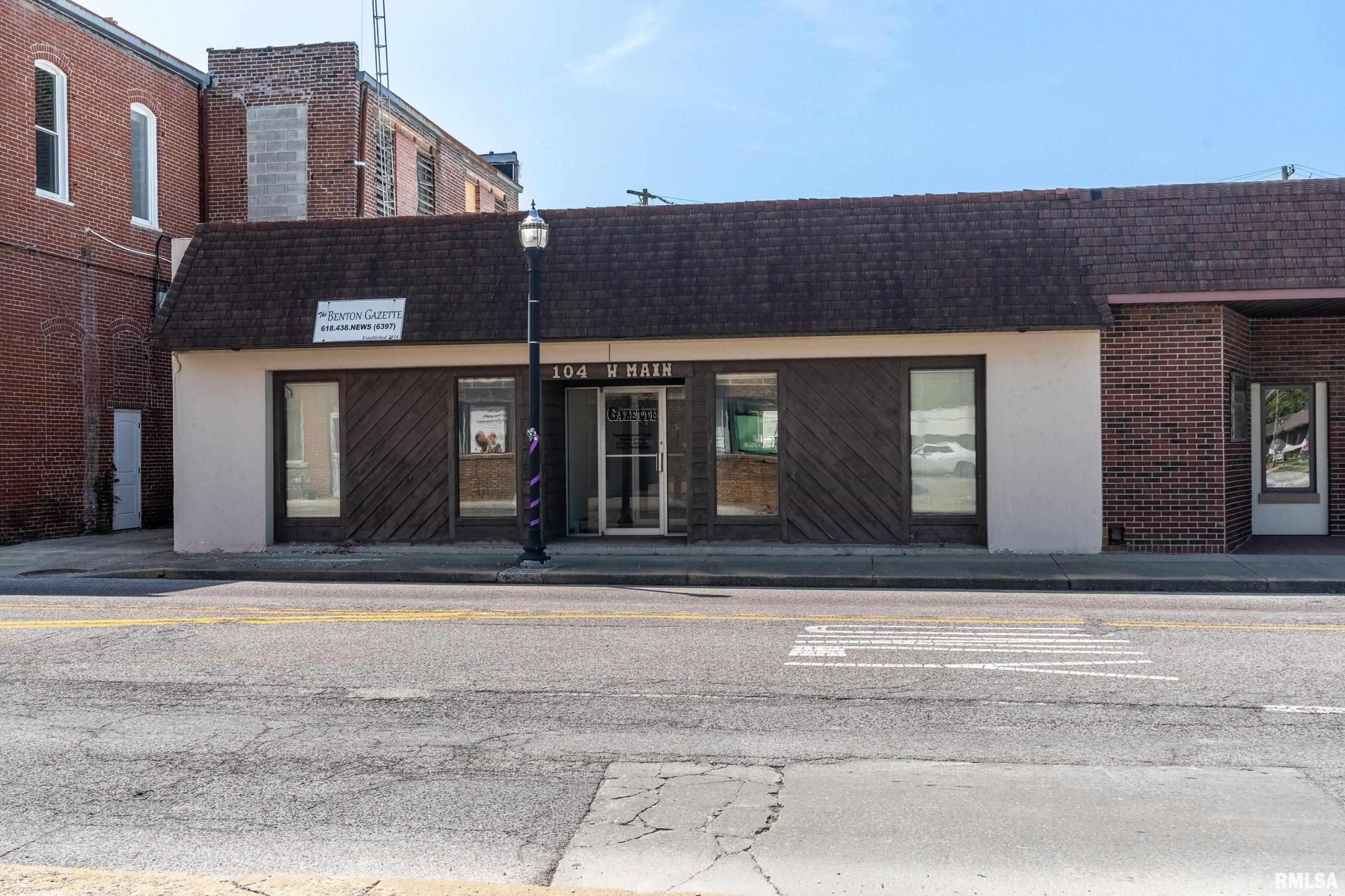 104 W Main Street, Benton, IL 62812 Main Photo