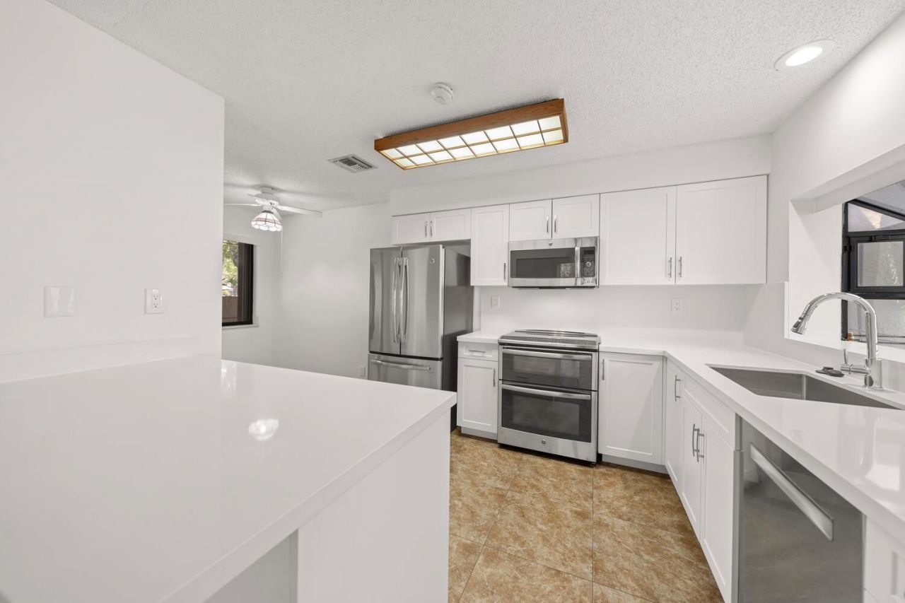 9415 Chelsea Drive N, Plantation, FL 33324 Photo