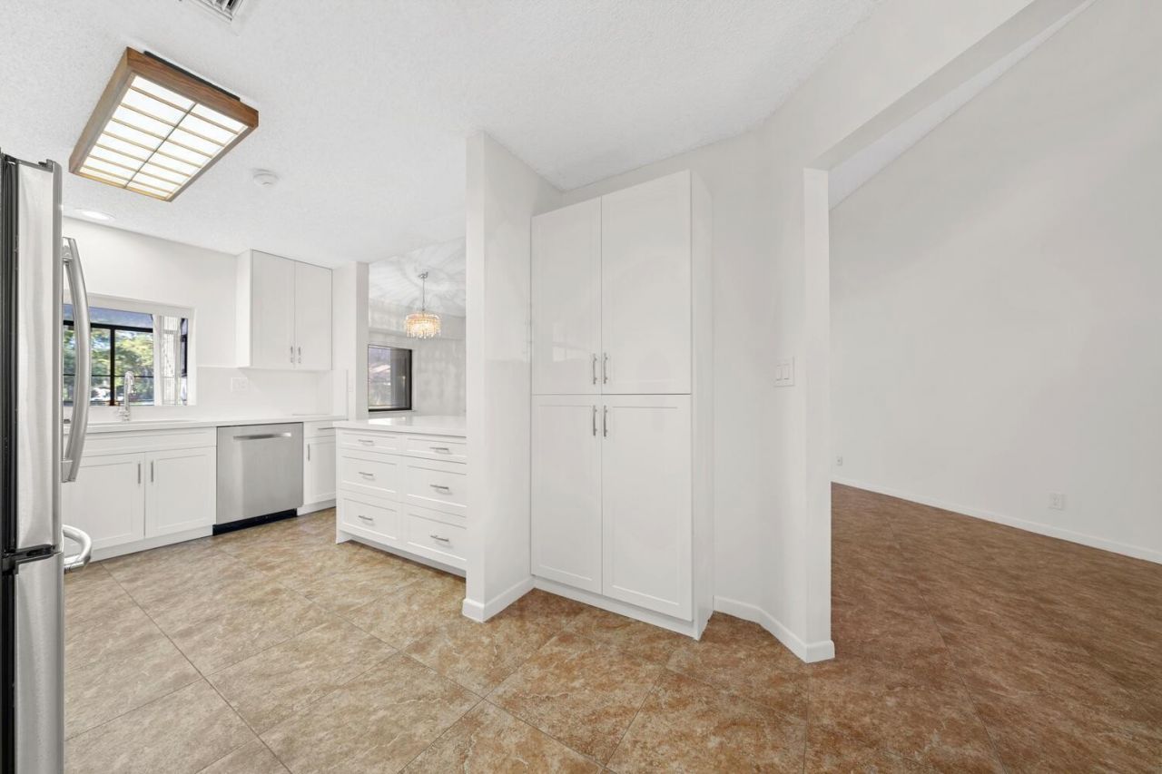 9415 Chelsea Drive N, Plantation, FL 33324 Photo
