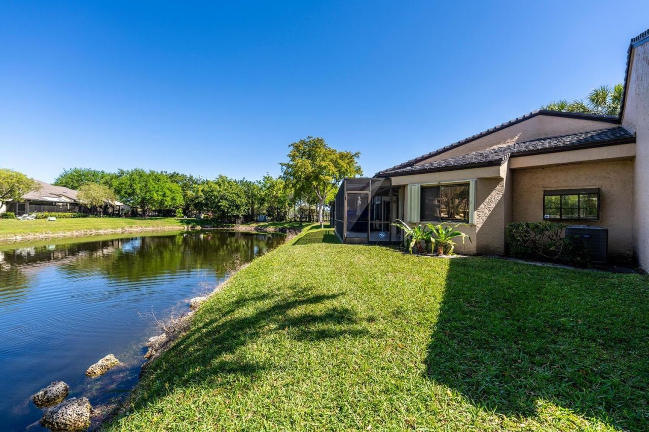 9415 Chelsea Drive N, Plantation, FL 33324 Photo