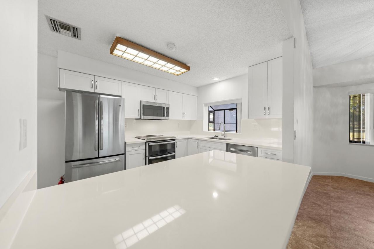 9415 Chelsea Drive N, Plantation, FL 33324 Photo