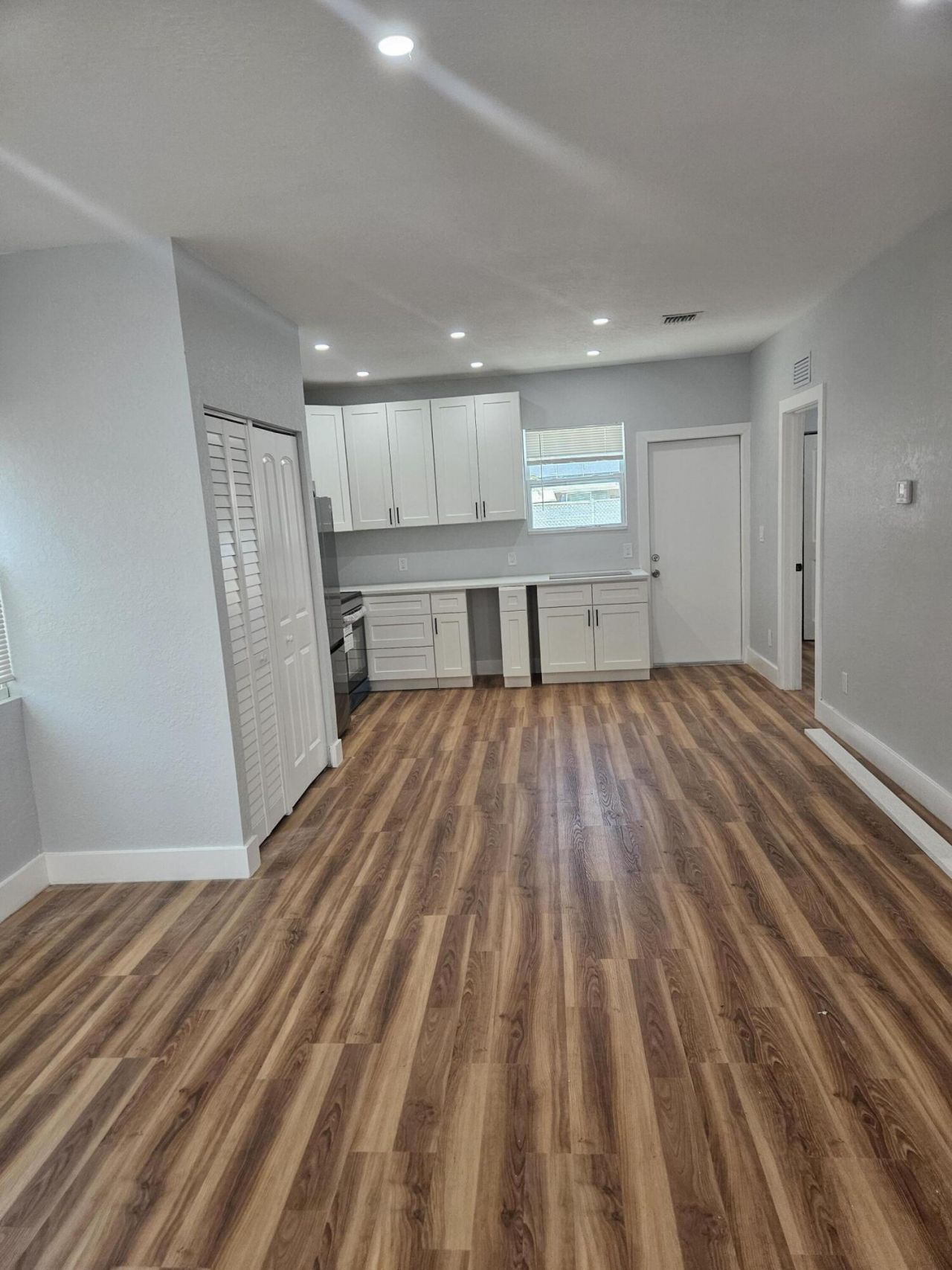 717 Selkirk Street, West Palm Beach, FL 33405 Photo
