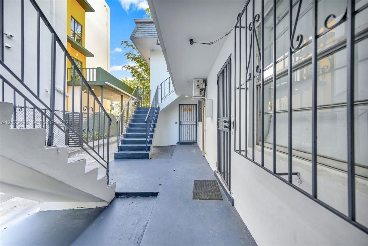 641 NW 2nd St , Miami, FL 33128 Photo