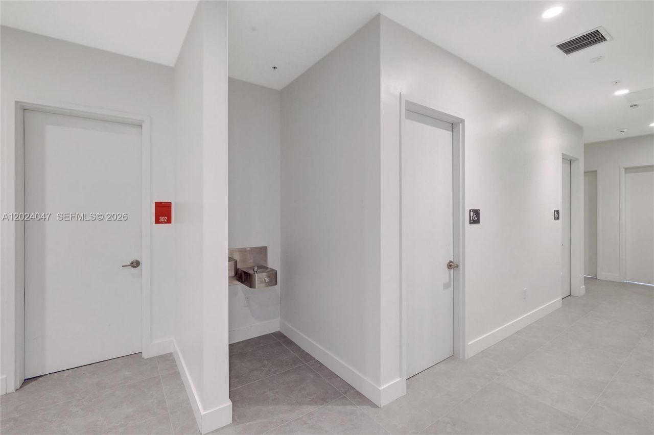 21290 Biscayne , Unit 306, Aventura, FL 33180 Photo
