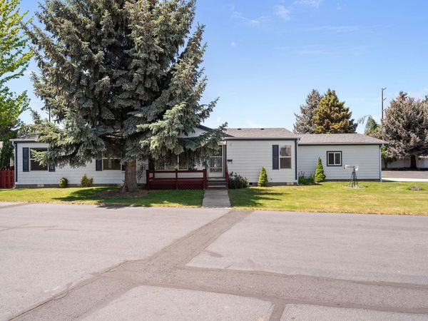 1815 NE 6th Street, Redmond, OR 97756
