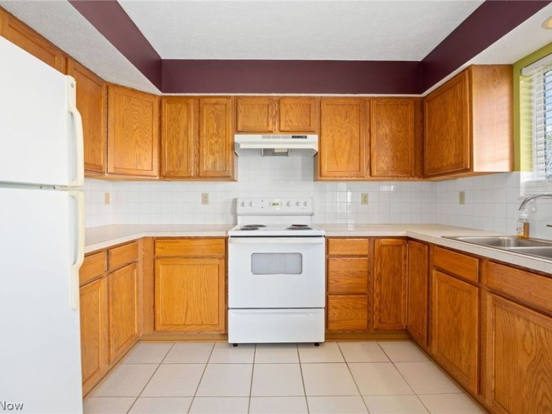 808 Doty Drive , Wadsworth, OH 44281 Photo 14