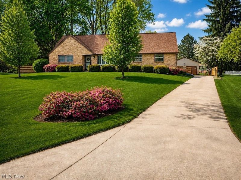 5960 Lasater Drive NW, Canton, OH 44718 Photo 2