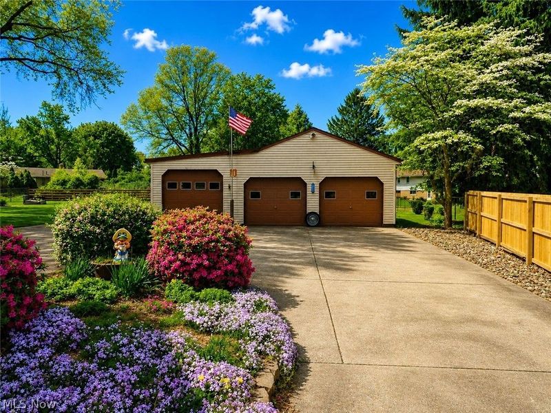 5960 Lasater Drive NW, Canton, OH 44718 Photo 4