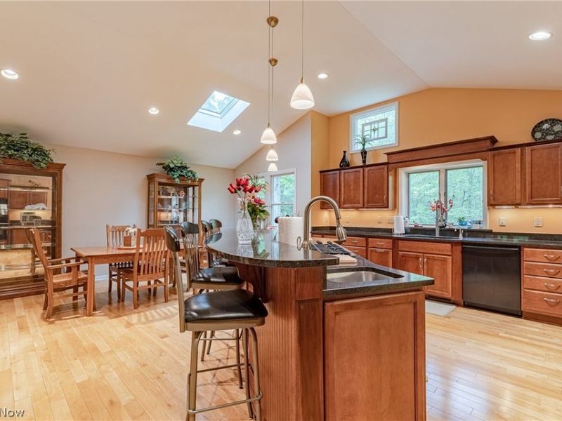 6424 Creekside Trail, Solon, OH 44139 Photo 8