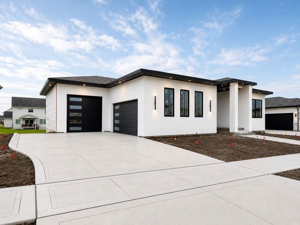 4123 Westgate Parkway, Clive, IA 50325