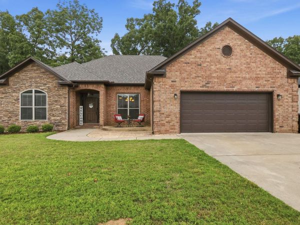 204 Forest Oak Drive, Jacksonville, AR 72076