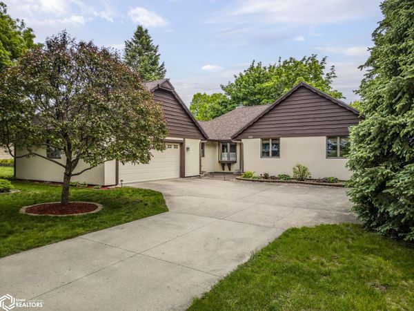 1021 15th Street SE, Mason City, IA 50401