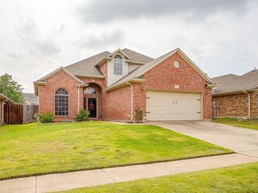 8737 Sunset Trace Drive, Fort Worth, TX 76244