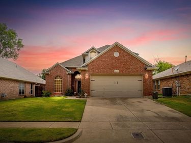 8737 Sunset Trace Drive, Fort Worth, TX 76244