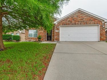 8917 Weller Lane, Fort Worth, TX 76244