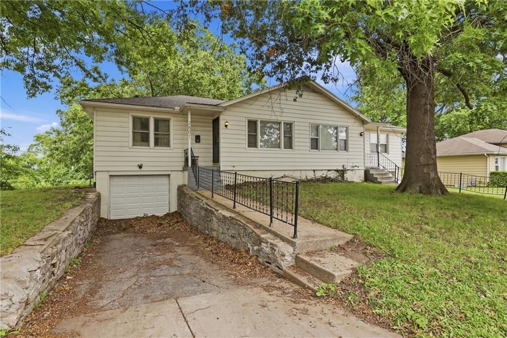 2501 Oakley Avenue, Kansas City, MO 64127 Main Photo