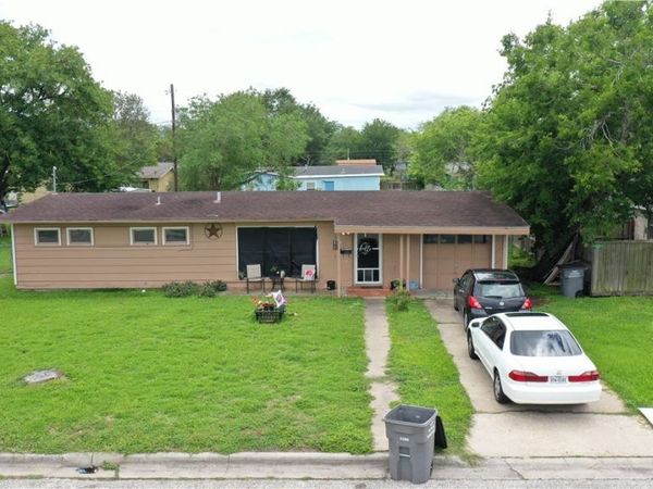 3303 Wildwood Street , Victoria, TX 77901